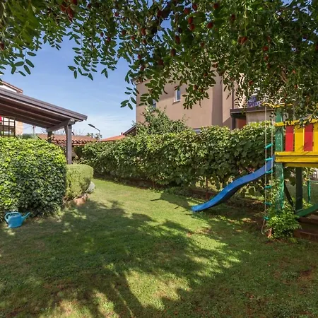 Garden Apartment *
